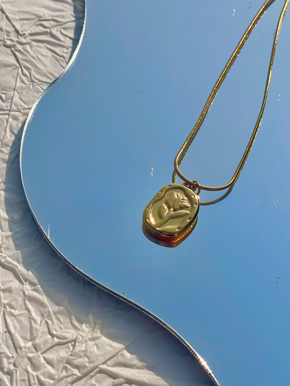 18K Gold Tulip Pendant